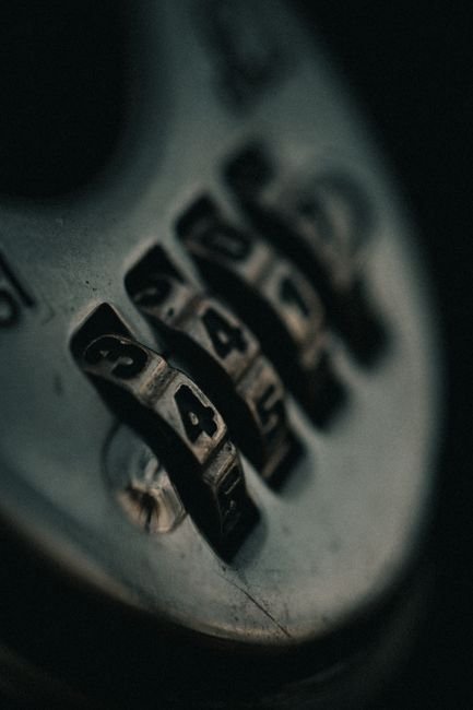 Molettes de cadenas à combinaison en gros plan