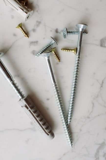 Vis et chevilles de fixation variées