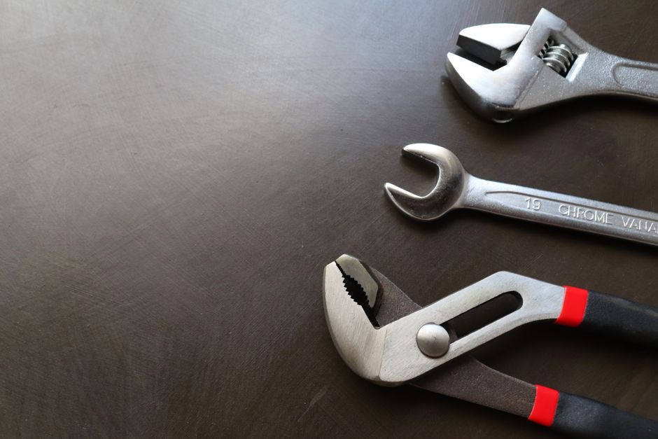 Outils métalliques pour la réparation plomberie